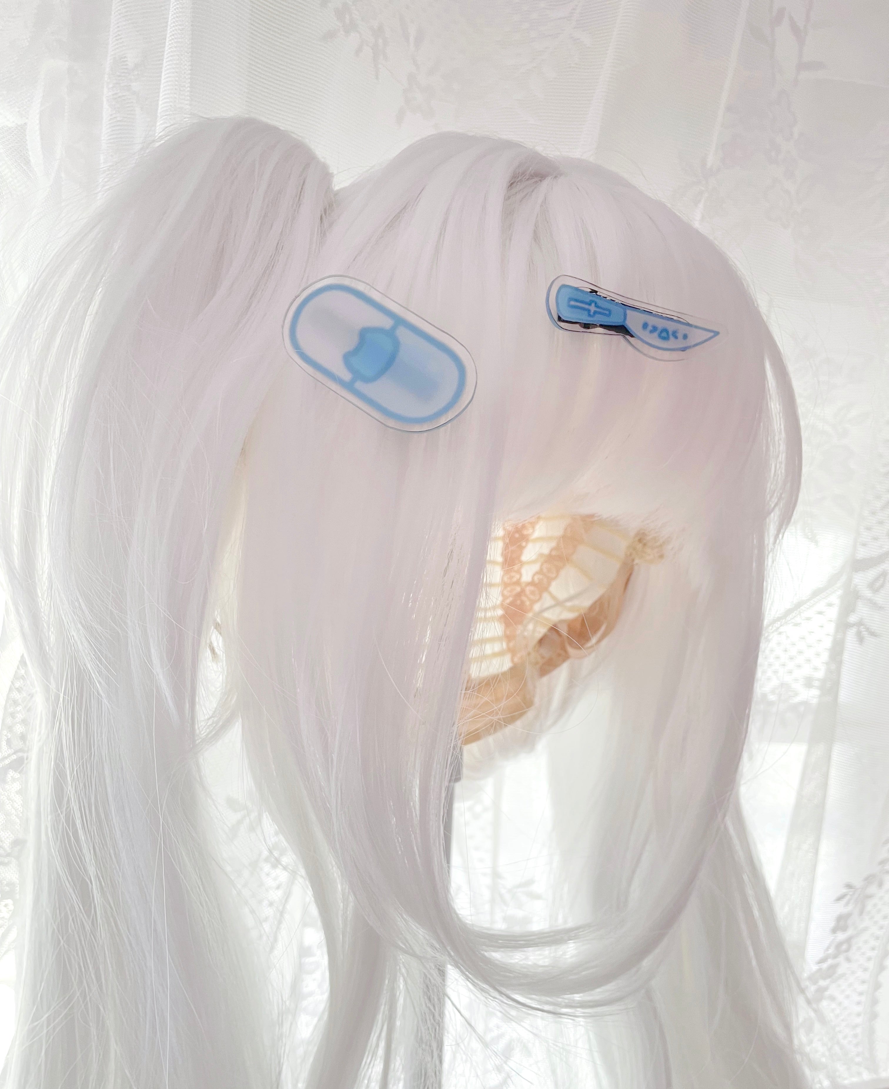 Jirai Kei bandage and cat motif acrylic hair clips lifestyle photo showing subcultural fashion aesthetic coordination