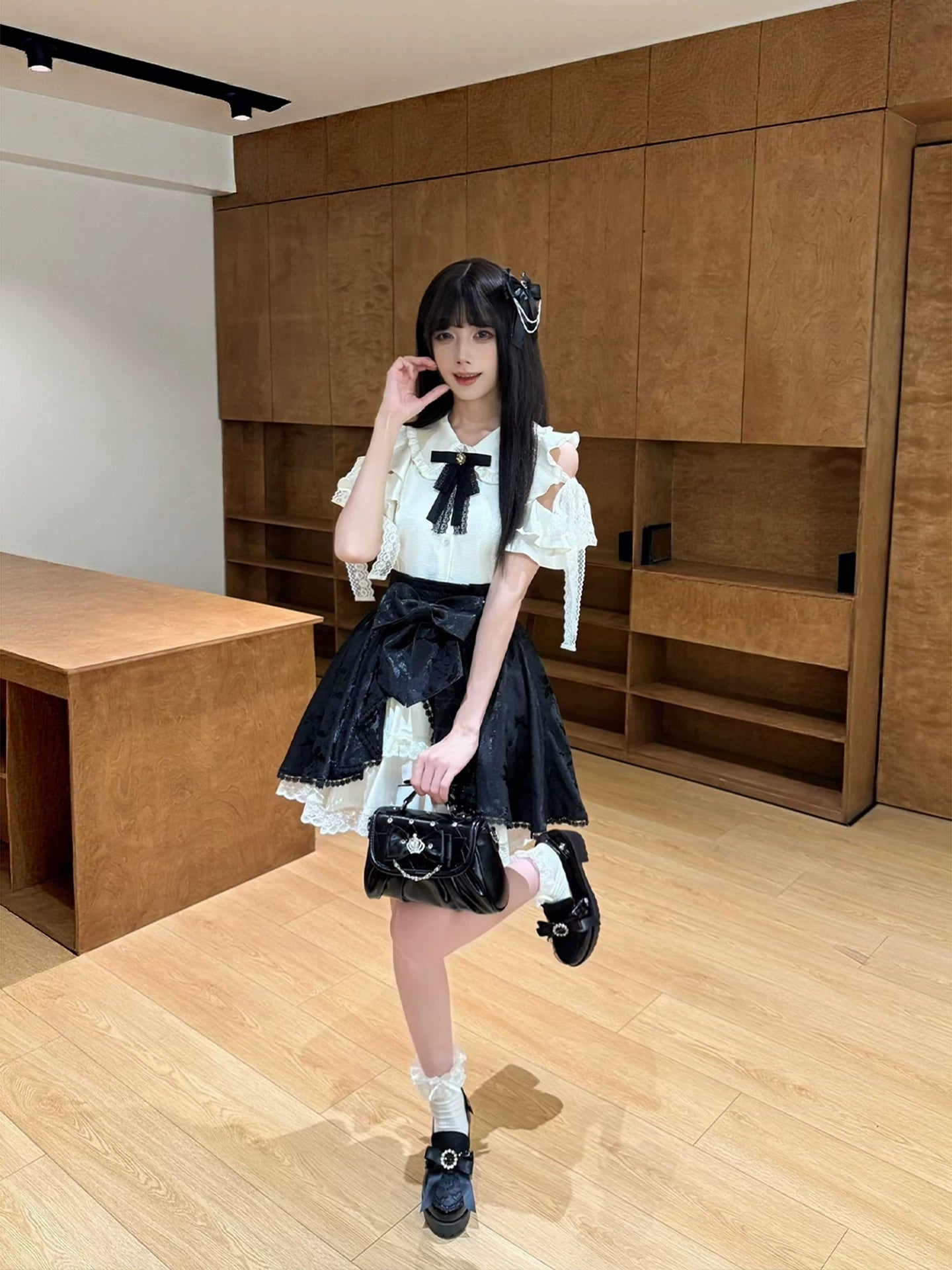 Seiso Kei two-piece set standing pose showing ruffle cold-shoulder blouse and high-waisted skirt with front bow accent
