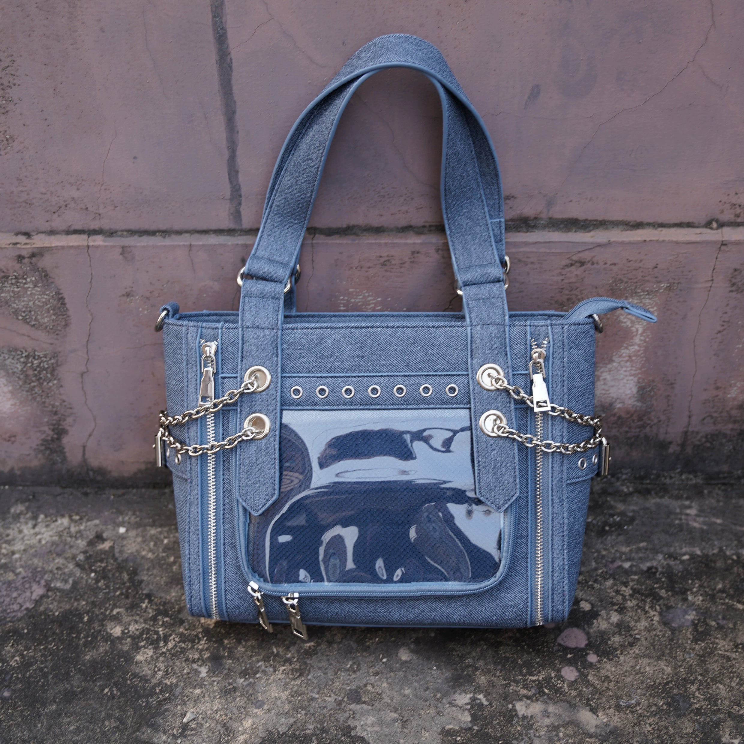 Dark denim Jirai Kei ita bag styling guide worn with Y2K fashion and platform shoes aesthetic showcase