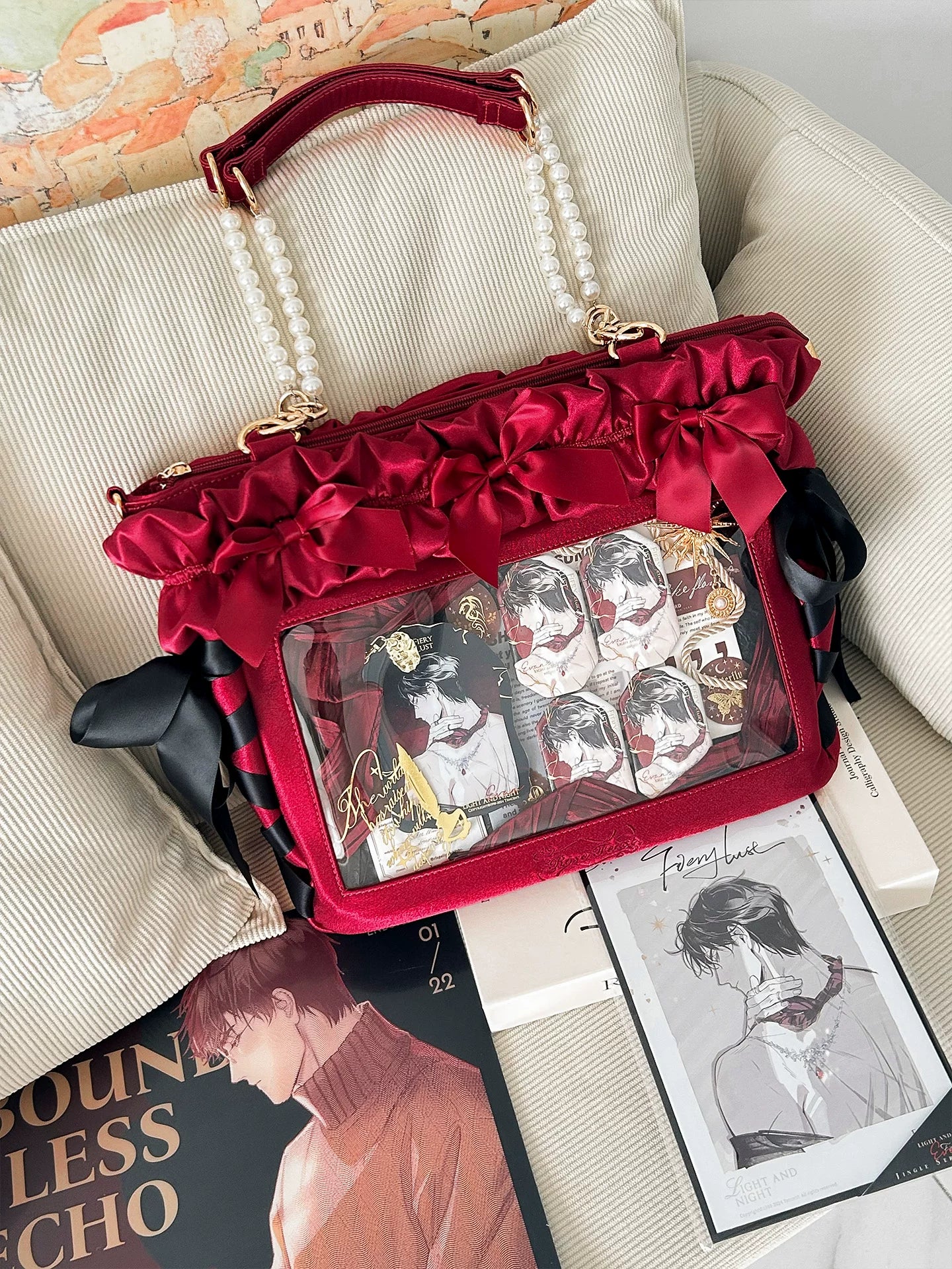 Jirai Kei itabag opening mechanism showing how to access main compartment and secure character display window closure