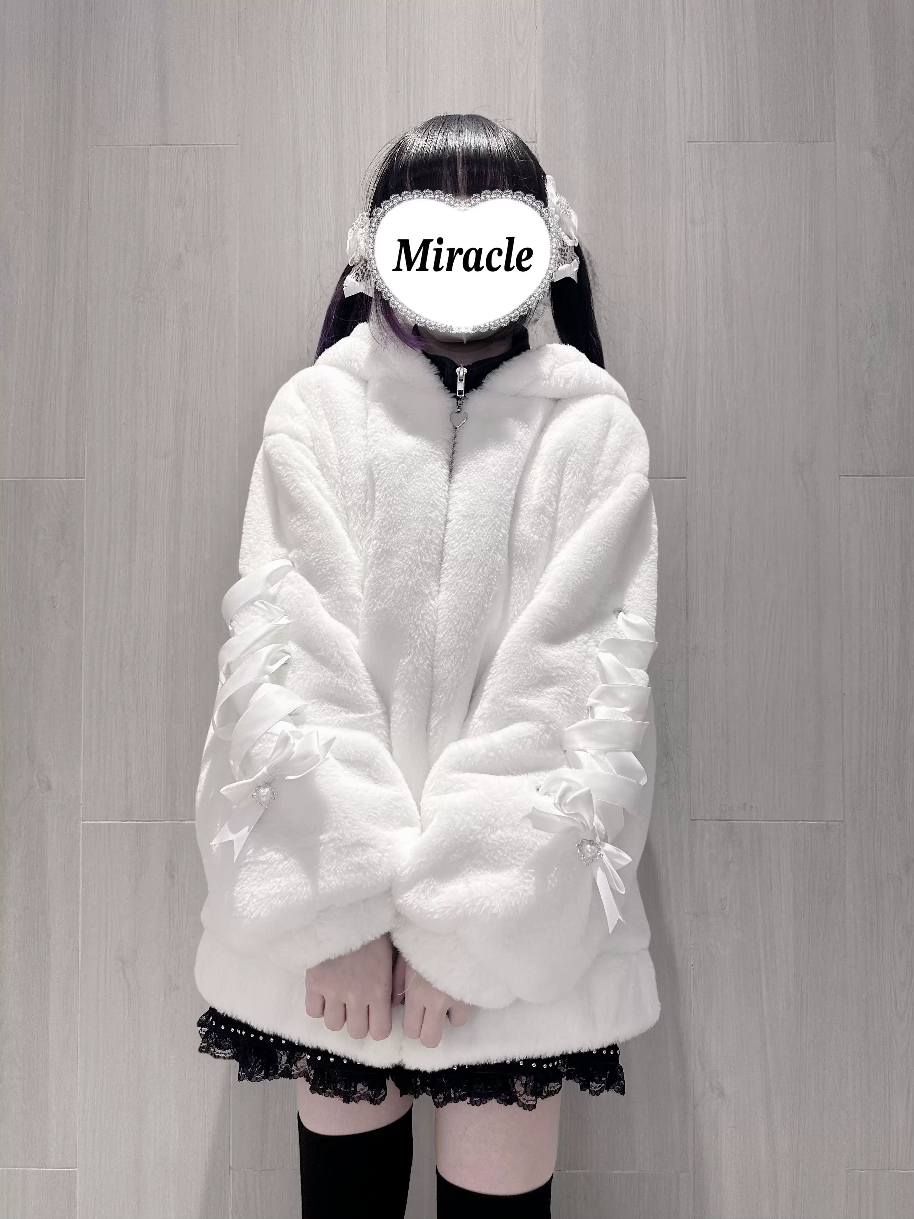 Color variants of Ryousangata bear ear hoodie coat in off-white and light pink displayed together