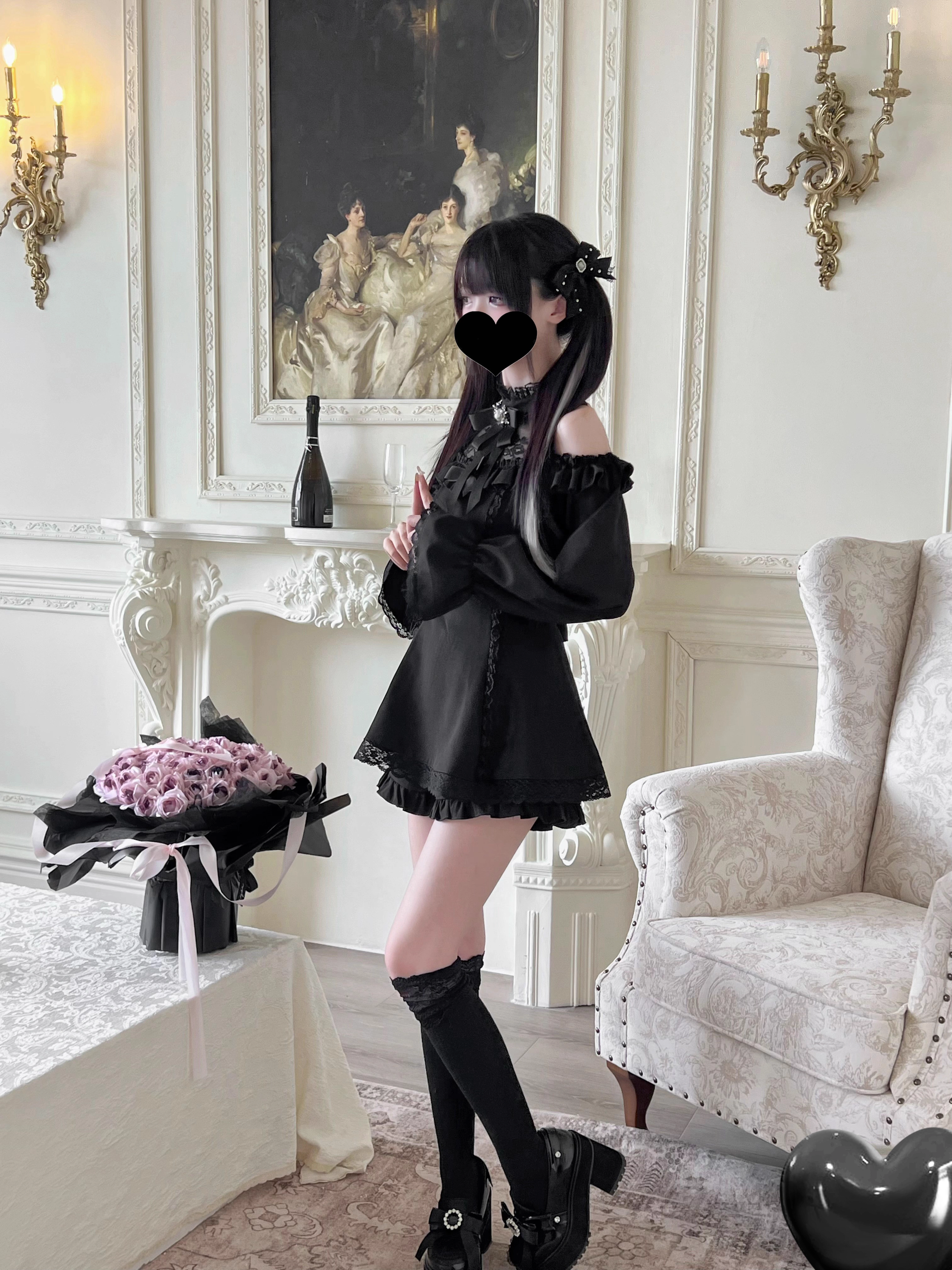 Off-shoulder Jirai Kei dress elastic cuff with lace trim ruffled sleeve construction detail