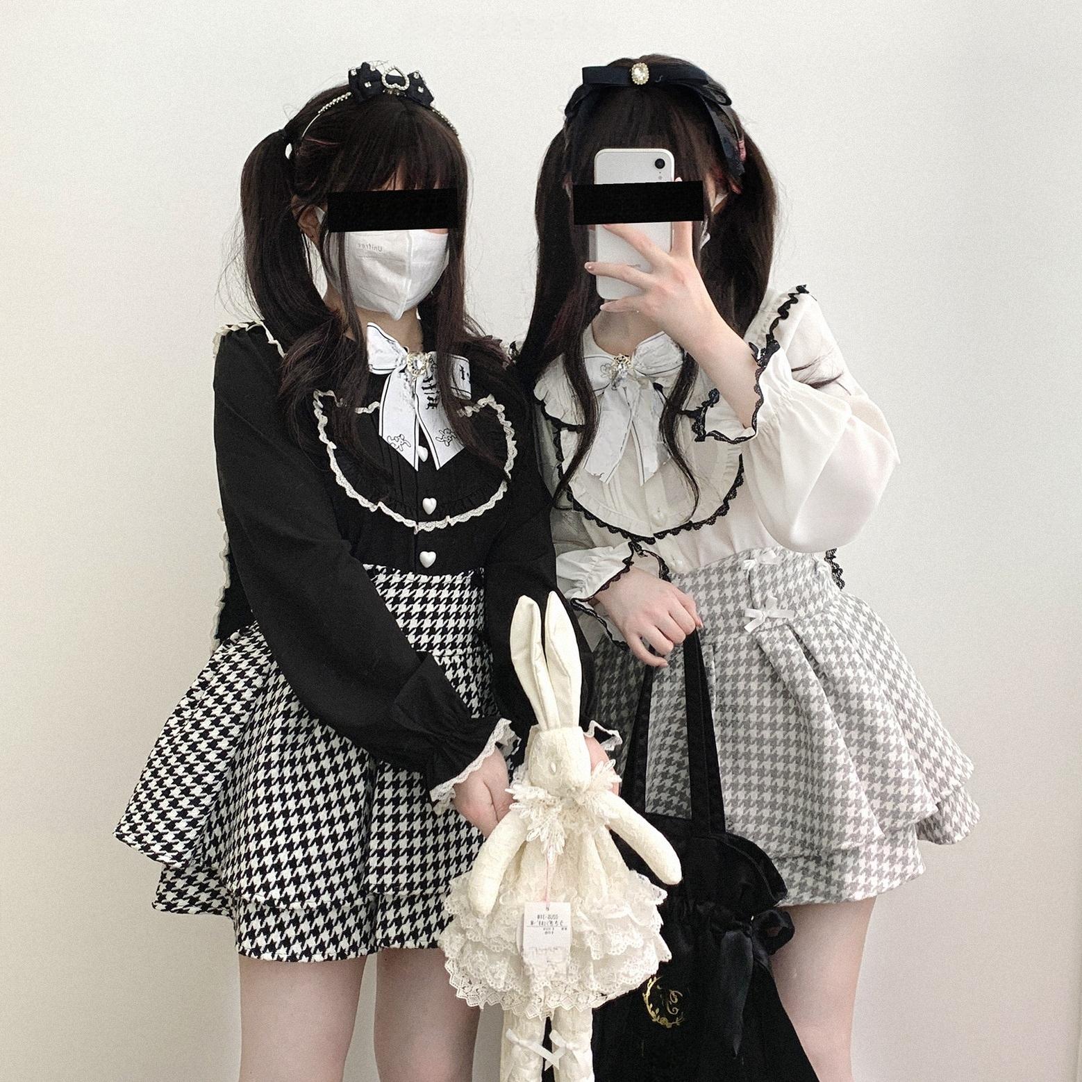 Jirai Kei peter pan collar blouse gingham skirt ruffled trim full body front view