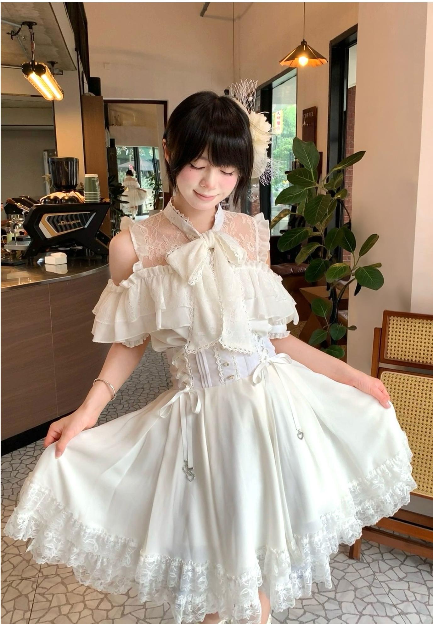 Black and white Jirai Kei skirt options featuring high-waist lace hem double-layer construction front view