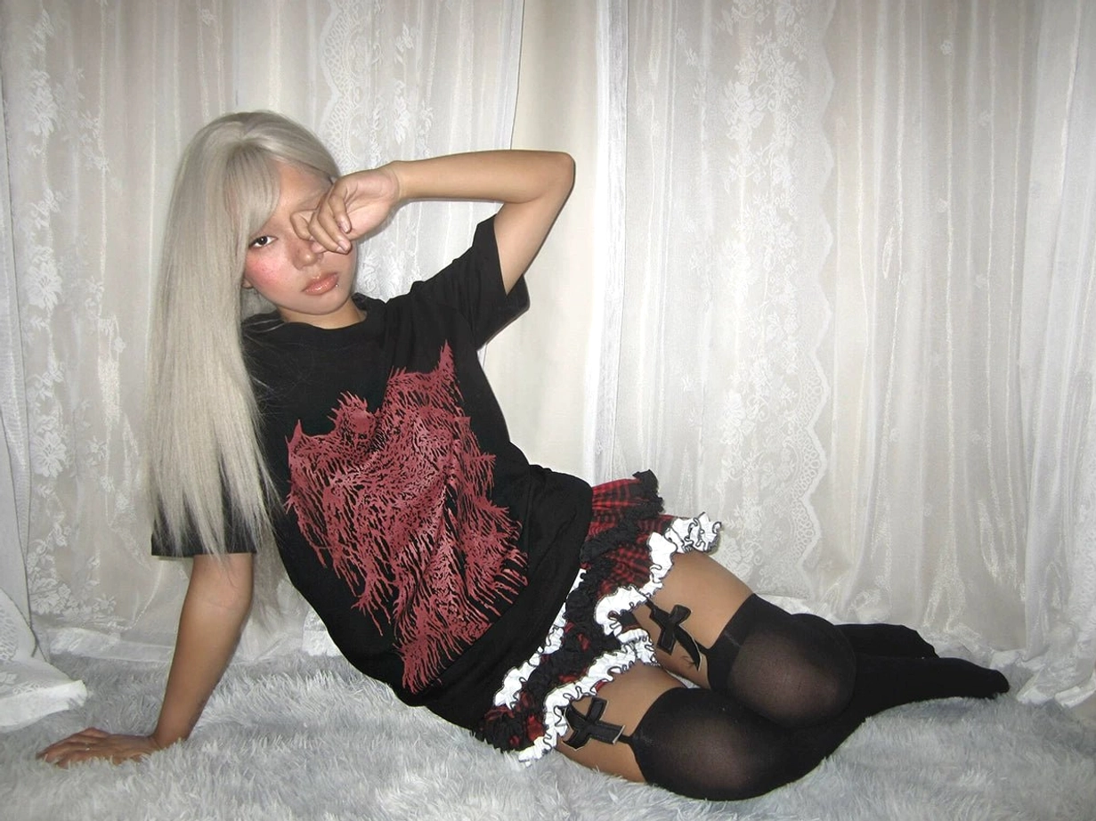 Black cross print t-shirt silver vintage cross version evoking gothic mysticism and historical punk influences in jirai kei design
