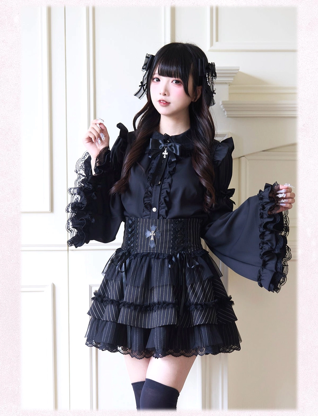 Black Jirai Kei blouse with detachable princess sleeves frilled collar and lace trim styled as complete gothic alternative fashion ensemble