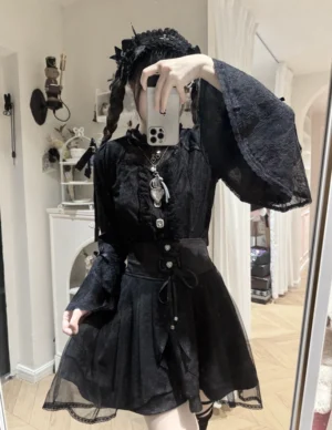 Black jirai kei two-piece outfit lace blouse tulle skirt gothic lolita aesthetic