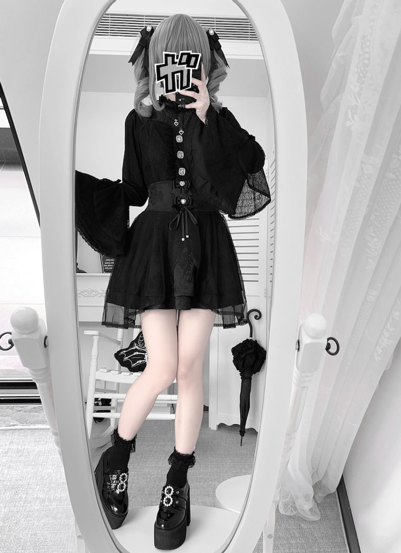 Black jirai kei two-piece lace blouse platform boots tulle skirt full-length selfie