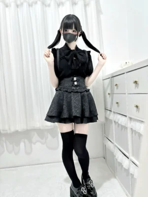 Black double-layer ruffled Jirai Kei skirt rear view full-body back shot flared hem jacquard texture