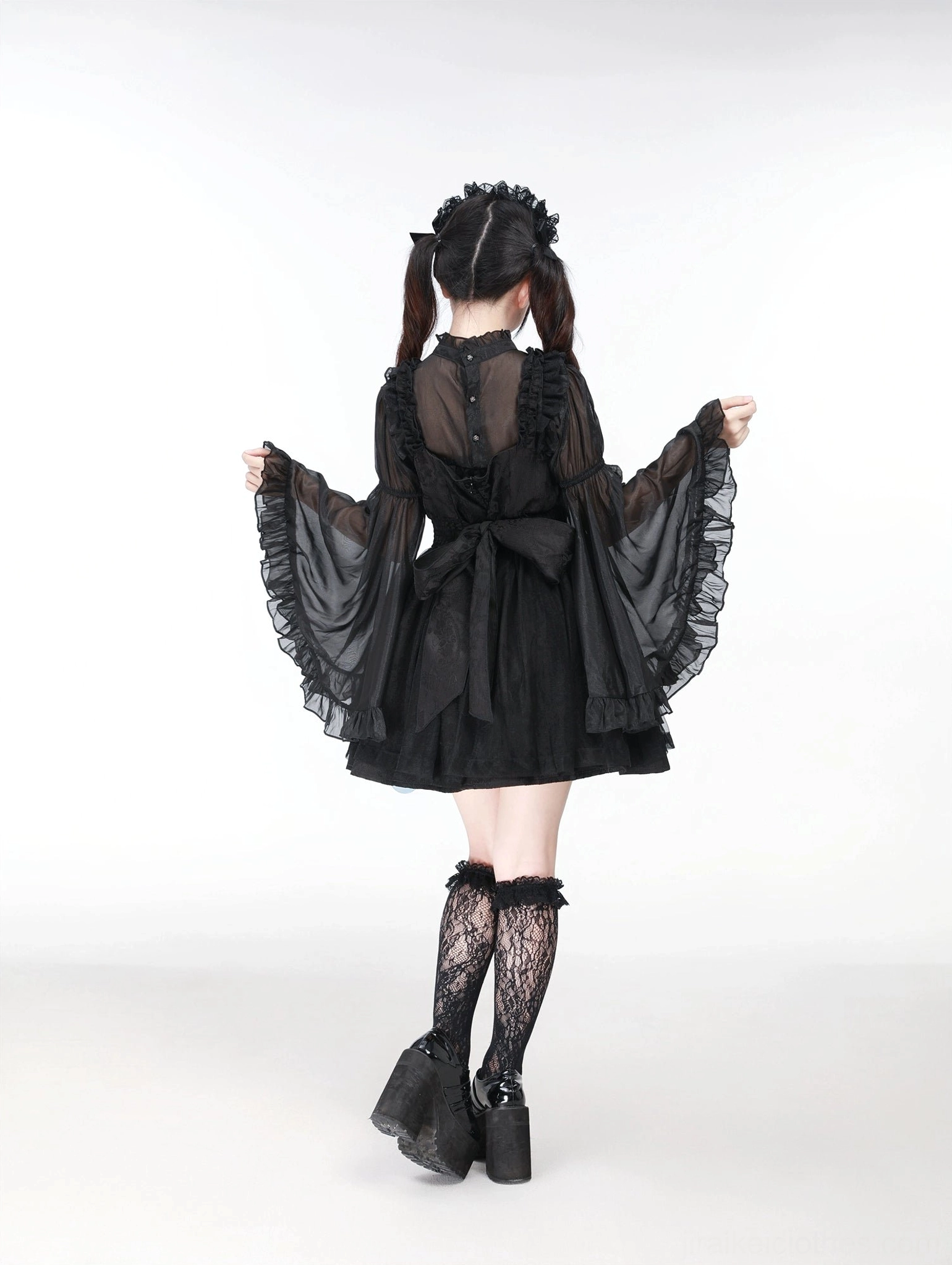 Black Jirai Kei jumper dress back view sheer yoke panel back bow decoration and large flowing ruffled hime sleeves