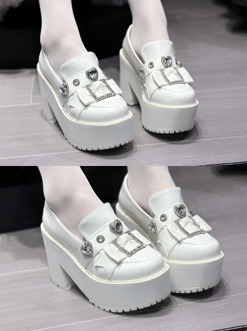 Black Jirai Kei platform loafers worn with oversized sweater demonstrating comfortable all-day wearability