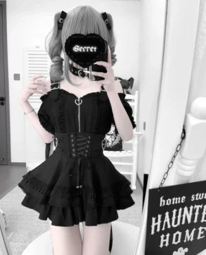 Black off-shoulder Jirai Kei gothic lolita outfit with ruffled layered skirt and heart-shaped zipper pendant, front mirror selfie on model with grey twin tails
