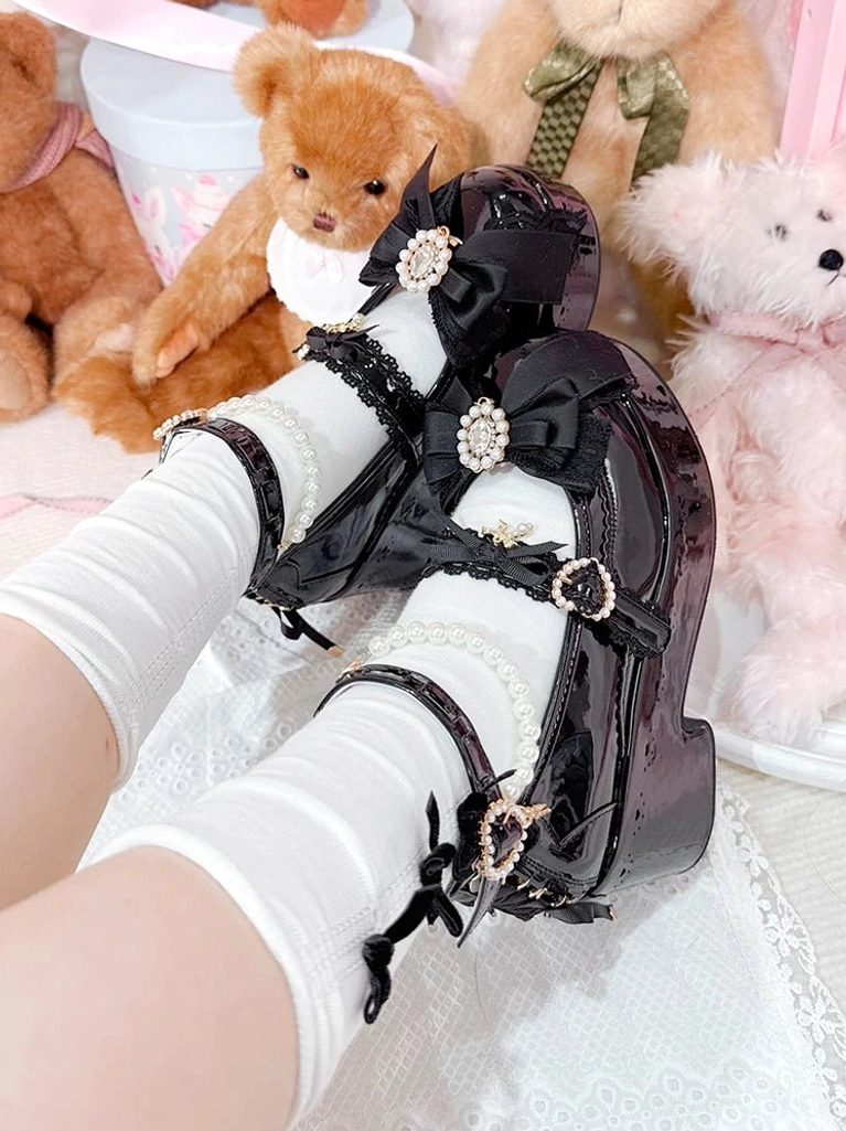 Black Jirai Kei platform Lolita shoes coordination with Lolita dress maid outfit matching set