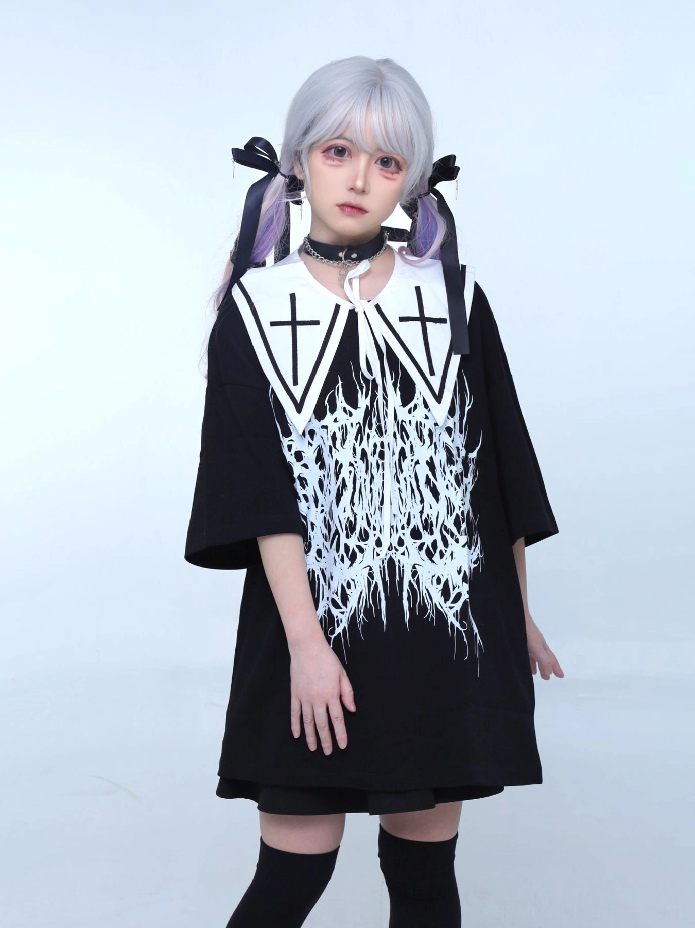 Black gothic Jirai Kei t-shirt with detachable white sailor collar cross embroidery motif full front view twin-tail model styling