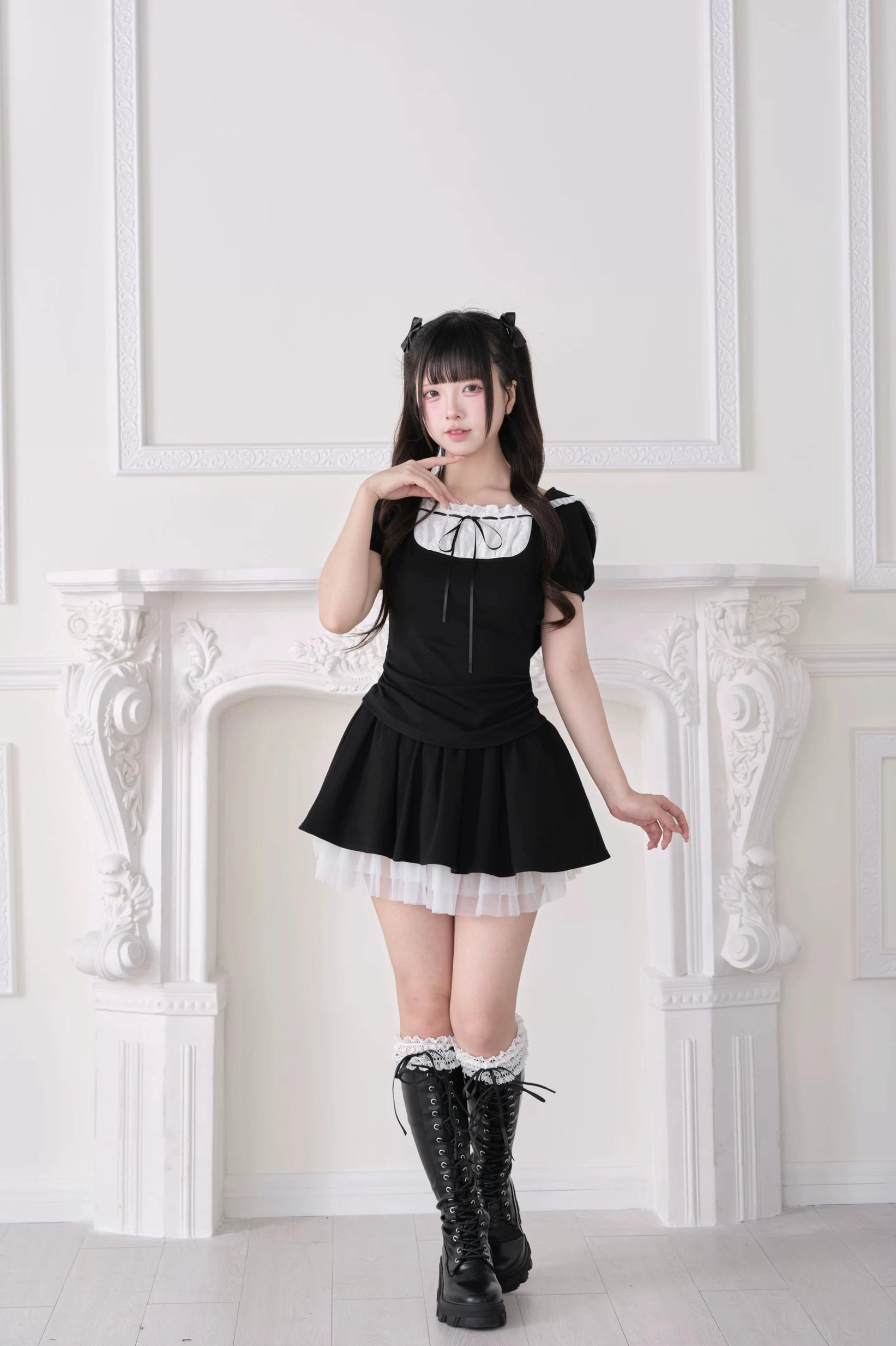 Black Jirai Kei hoodie and tulle hem skirt two-piece set worn by model in European studio setting with white tulle layers visible at hem