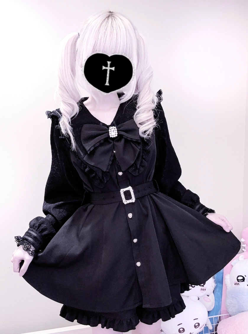 Black long sleeve Jirai Kei waist-cinching dress shorts classic staple variant