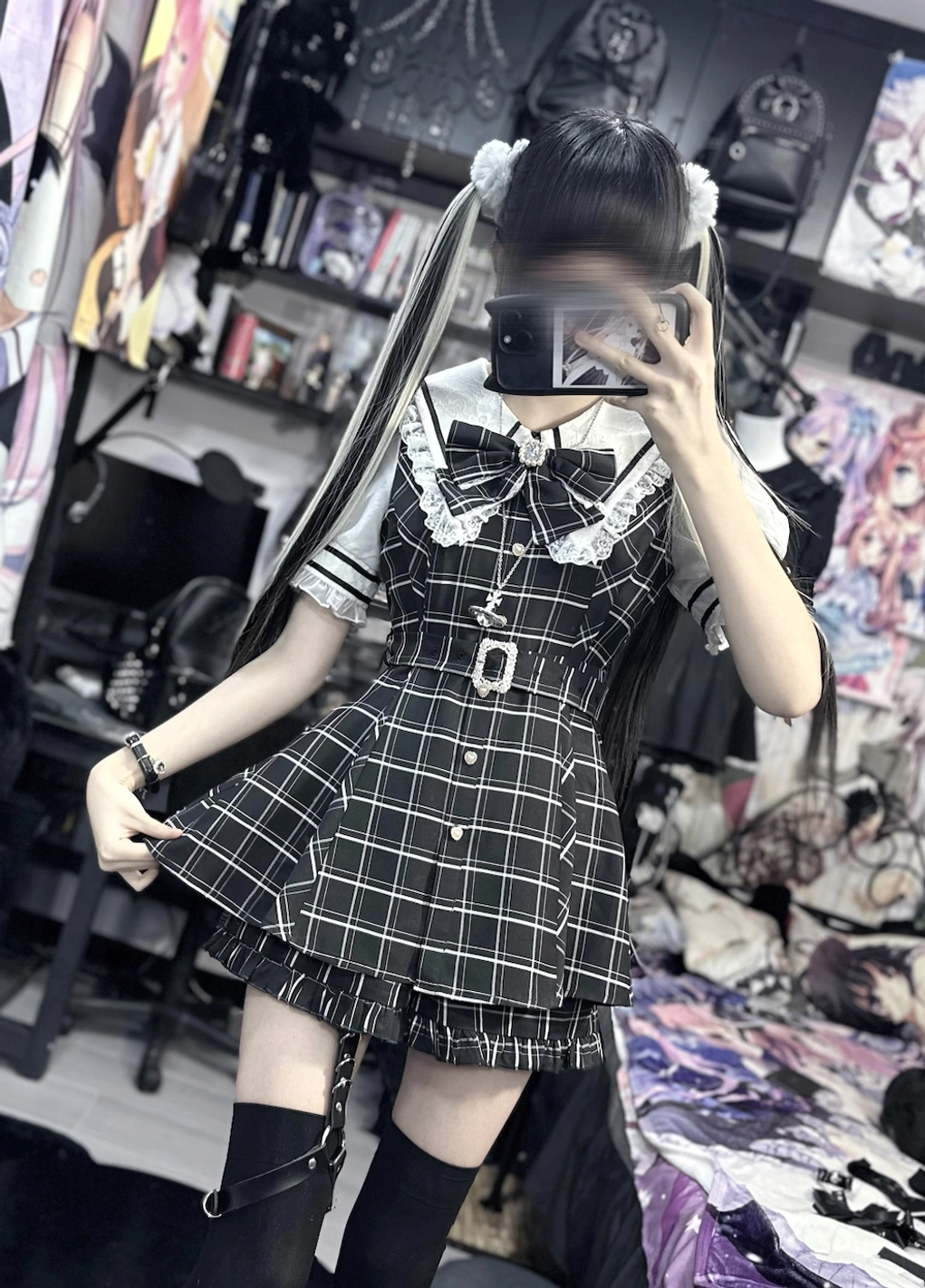 Black plaid grid pattern Jirai Kei lolita two-piece dress shorts set square buckle ruffled skirt hem side mirror selfie
