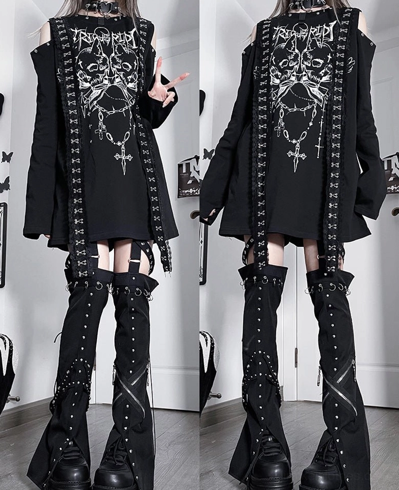 Black-purple cold-shoulder jirai kei t-shirt with purple skull graphic cross trim styling front