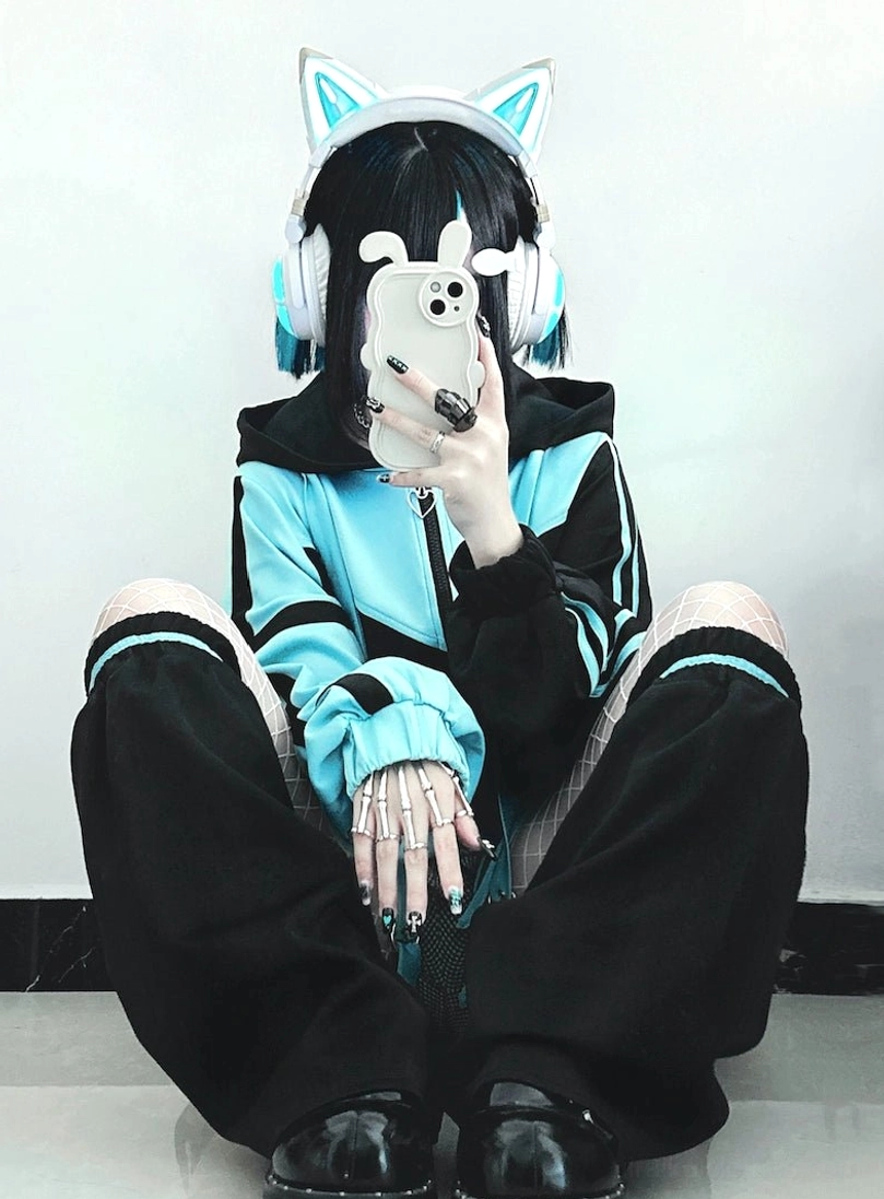 Black-purple Tenshi Kaiwai jacket paired with coordinating pants and leg warmers creating complete Jirai Kei subculture outfit aesthetic