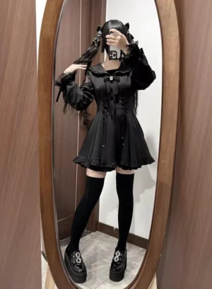 Black sailor collar Jirai Kei dress set with corset front lace paneling worn by model with twin-tails in mirror selfie
