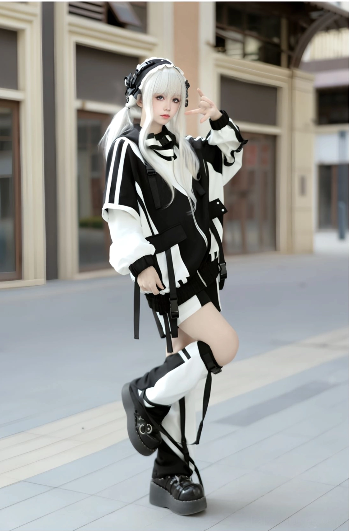 Black-white hooded jacket and leg warmers Tenshi Kaiwai set adjustable buckle closures and elastic details