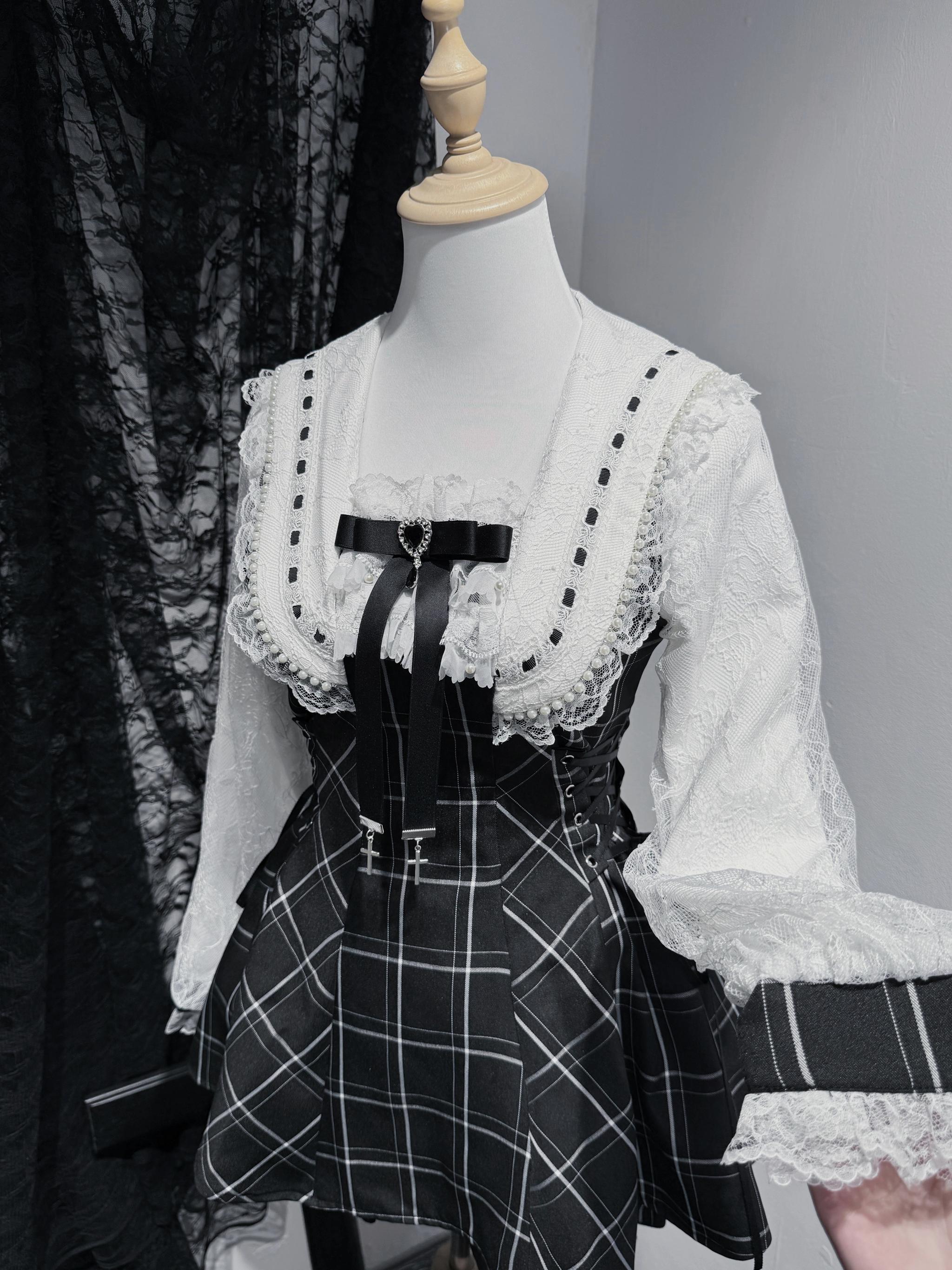 Close-up mannequin display of plaid Jirai Kei outfit showing heart bow tie detachable collar corset waist and ruffled lace trims