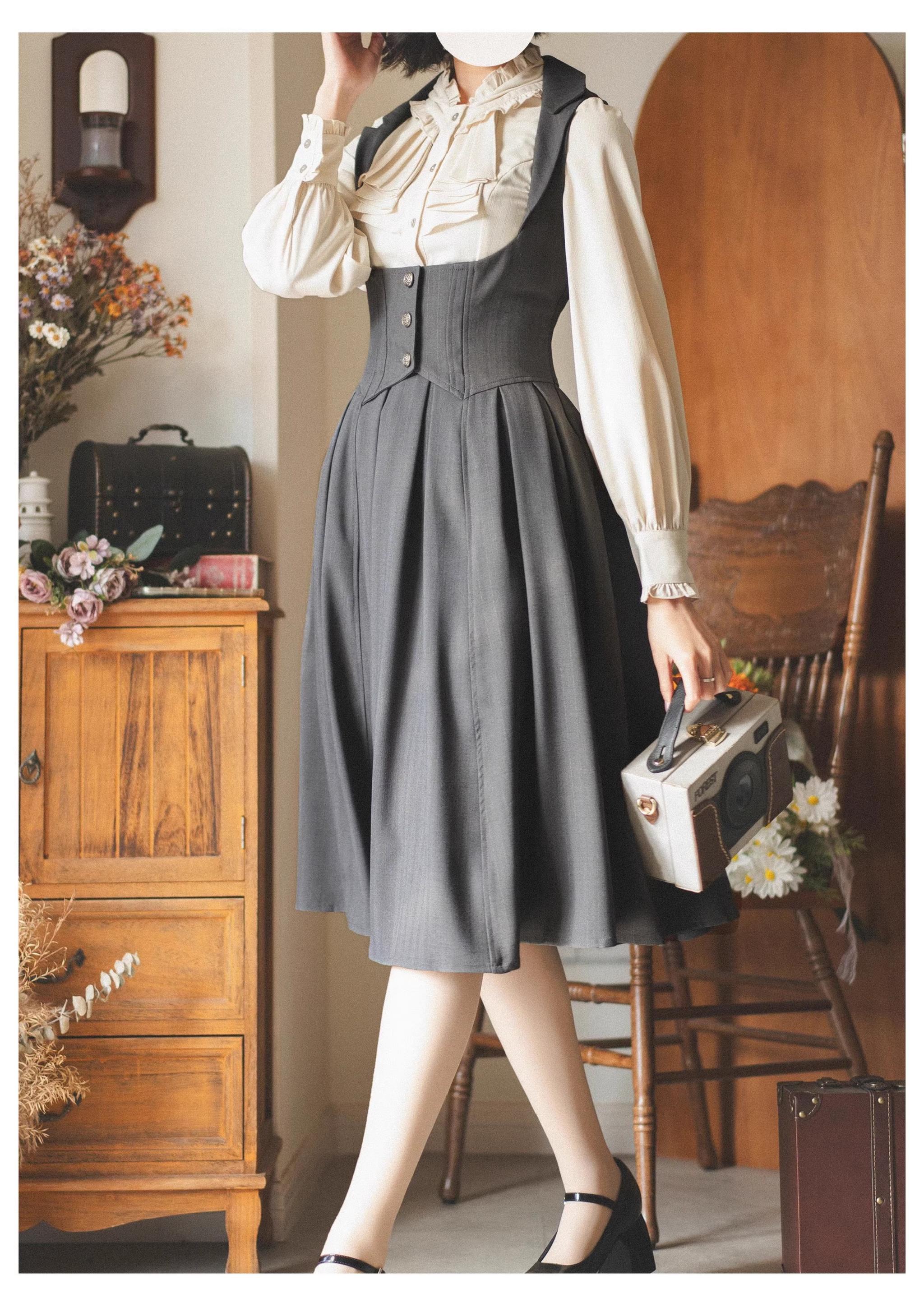Jirai Kei vintage Lolita corset dress side view with vintage handbag tailored corset top black heels