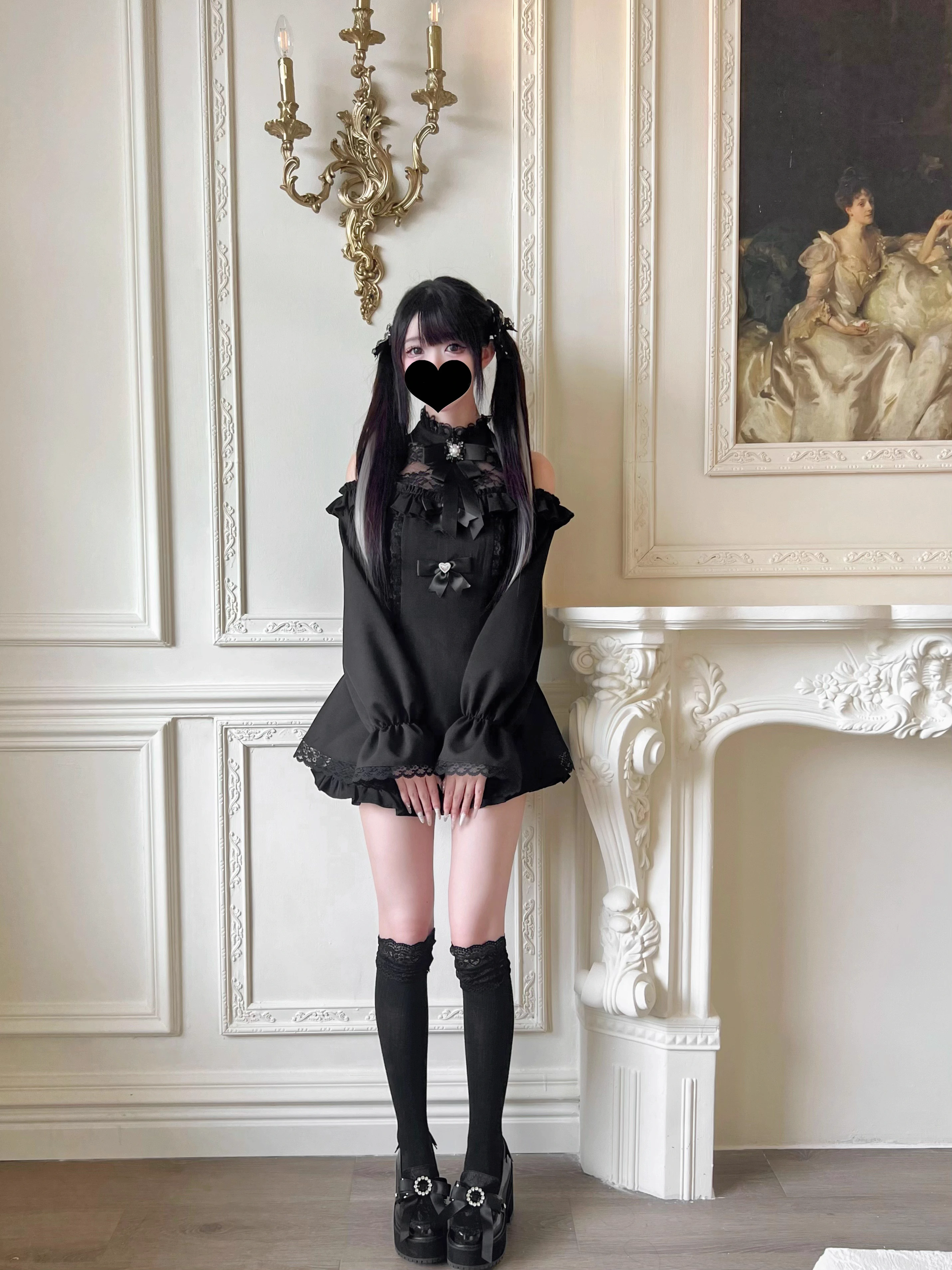 Jirai Kei off-shoulder dress lace pleated front and heart-shaped bow brooch detail view