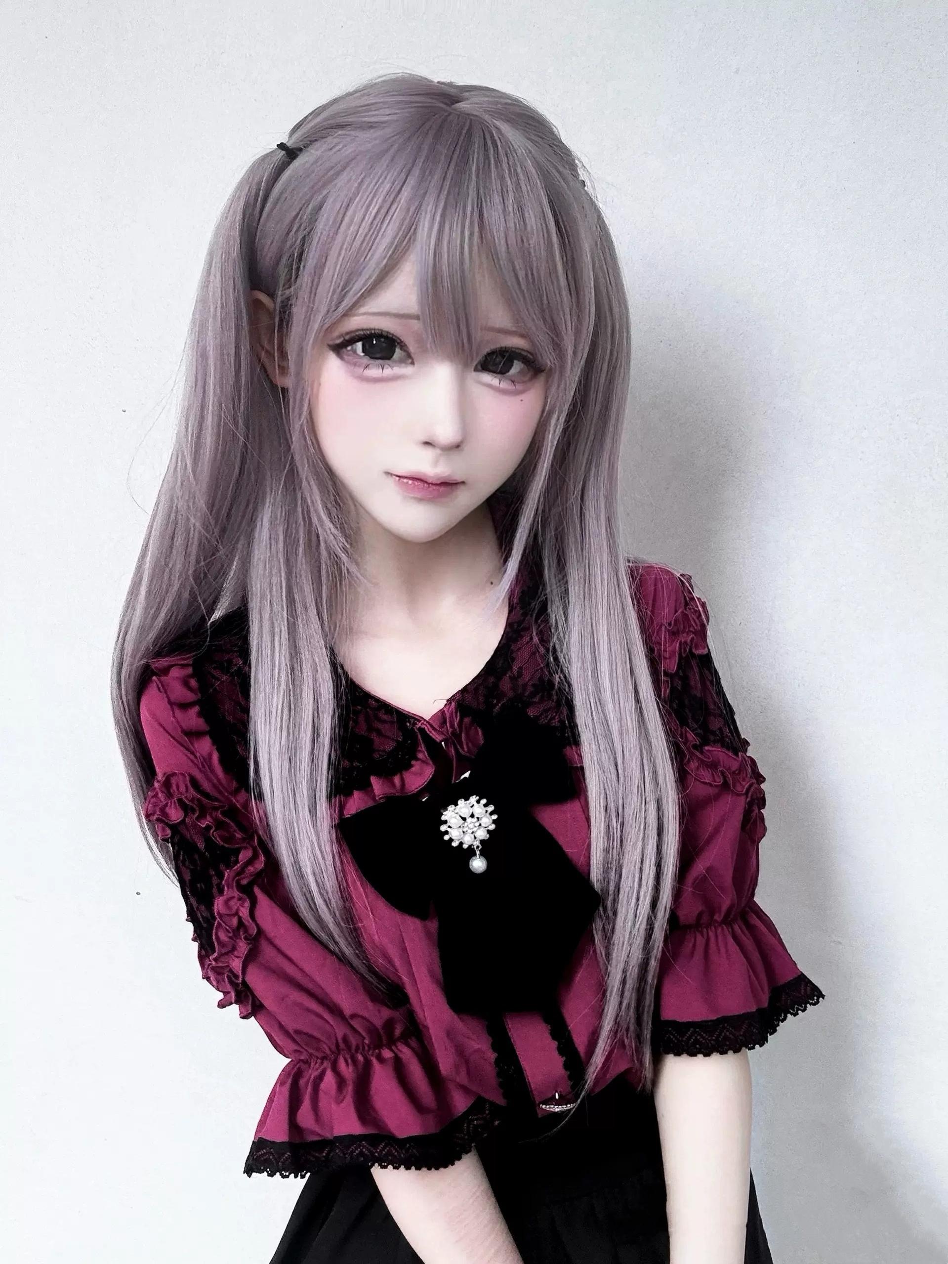 Maroon and black Jirai Kei blouse on anime-style model with purple twin tails, showcasing ruffled puff sleeves, velvet bow tie with crystal brooch, peter pan collar, and heart-shaped buttons - alternative fashion styling