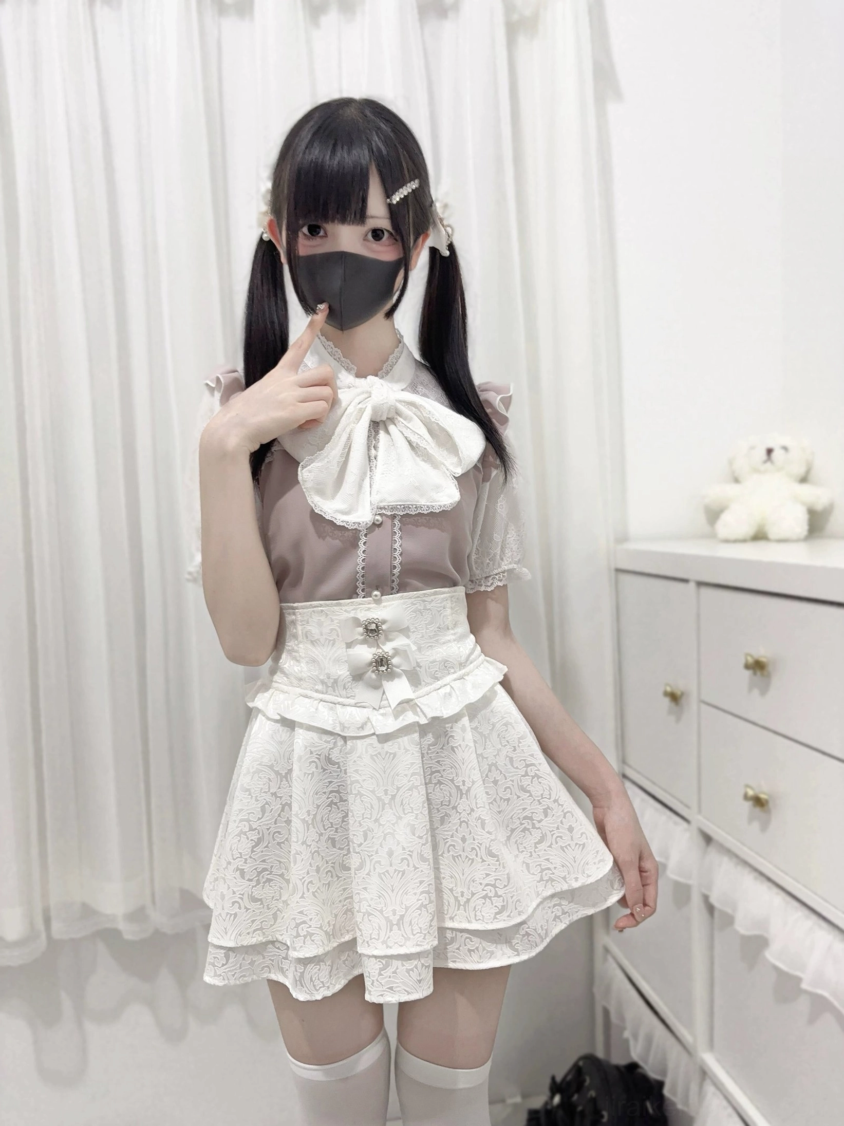 Color-block jirai kei lace bow blouse three-quarter front view small front bow decorative waist buttons ruffled layered skirt