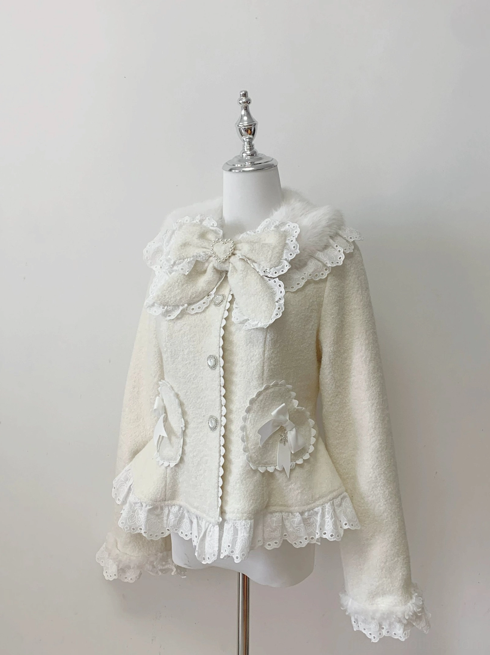 Cream off-white Ryousangata Jirai Kei short coat with heart pockets and fuzzy collar, mannequin flat view studio photography with lace trim details
