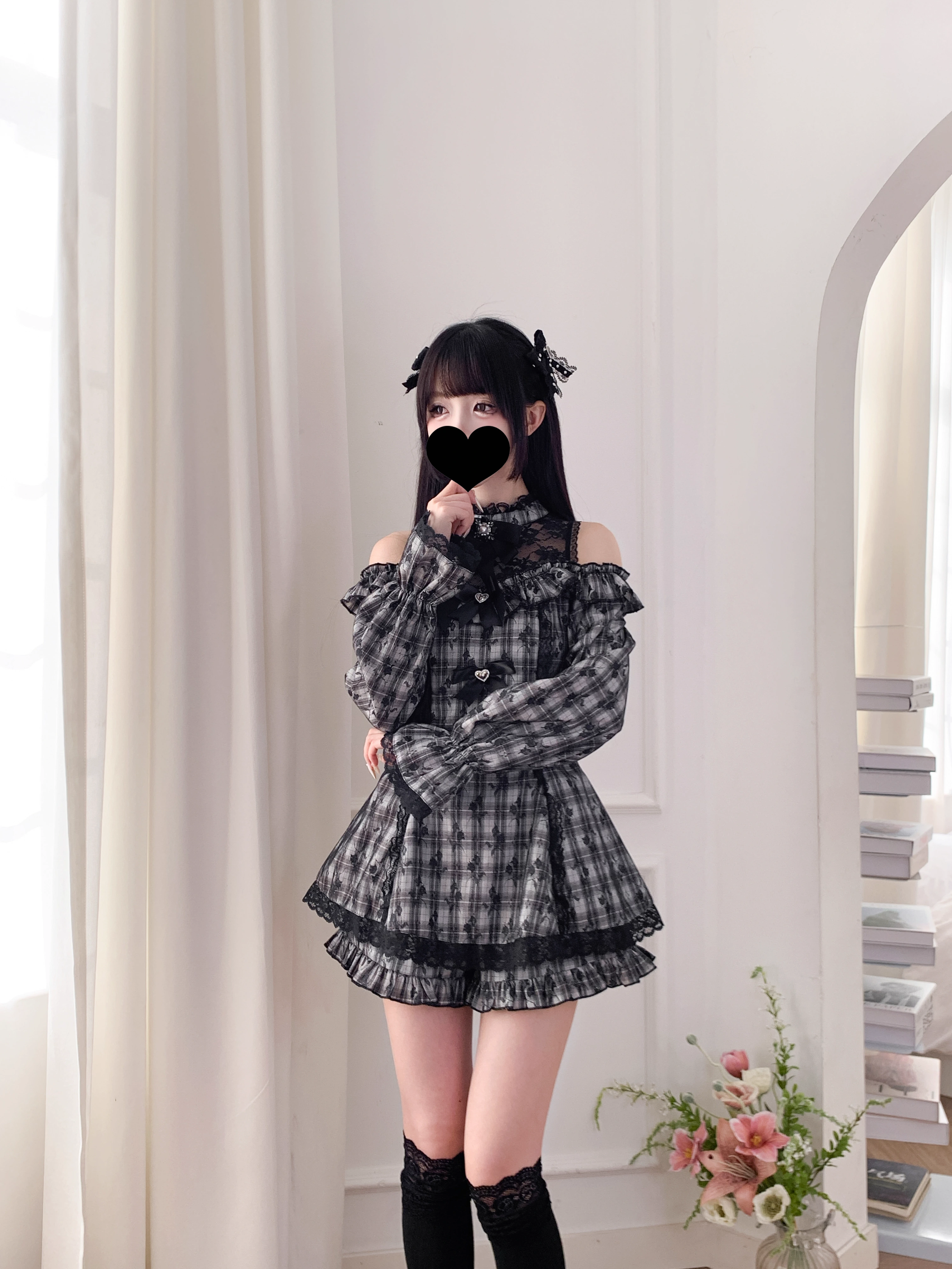 Jirai Kei dress lace cuff with elastic trim and ruffled sleeve detail close-up photography