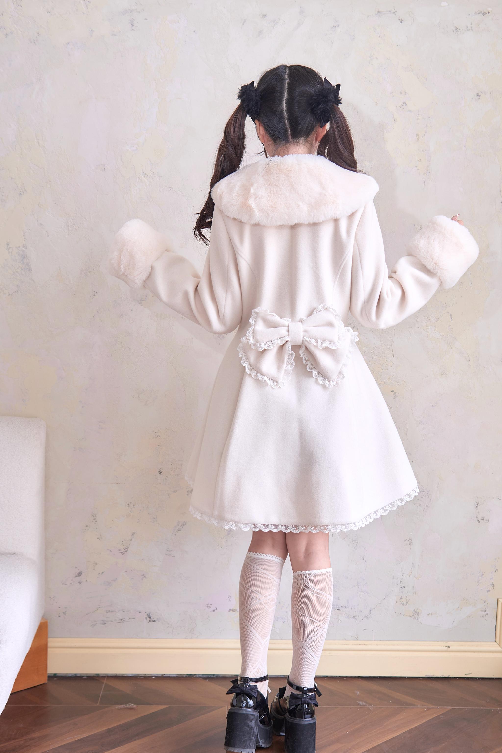 Beige Jirai Kei Winter Coat Paired with Twin-Tail Styling - Complete Landmine Fashion Look Coordination
