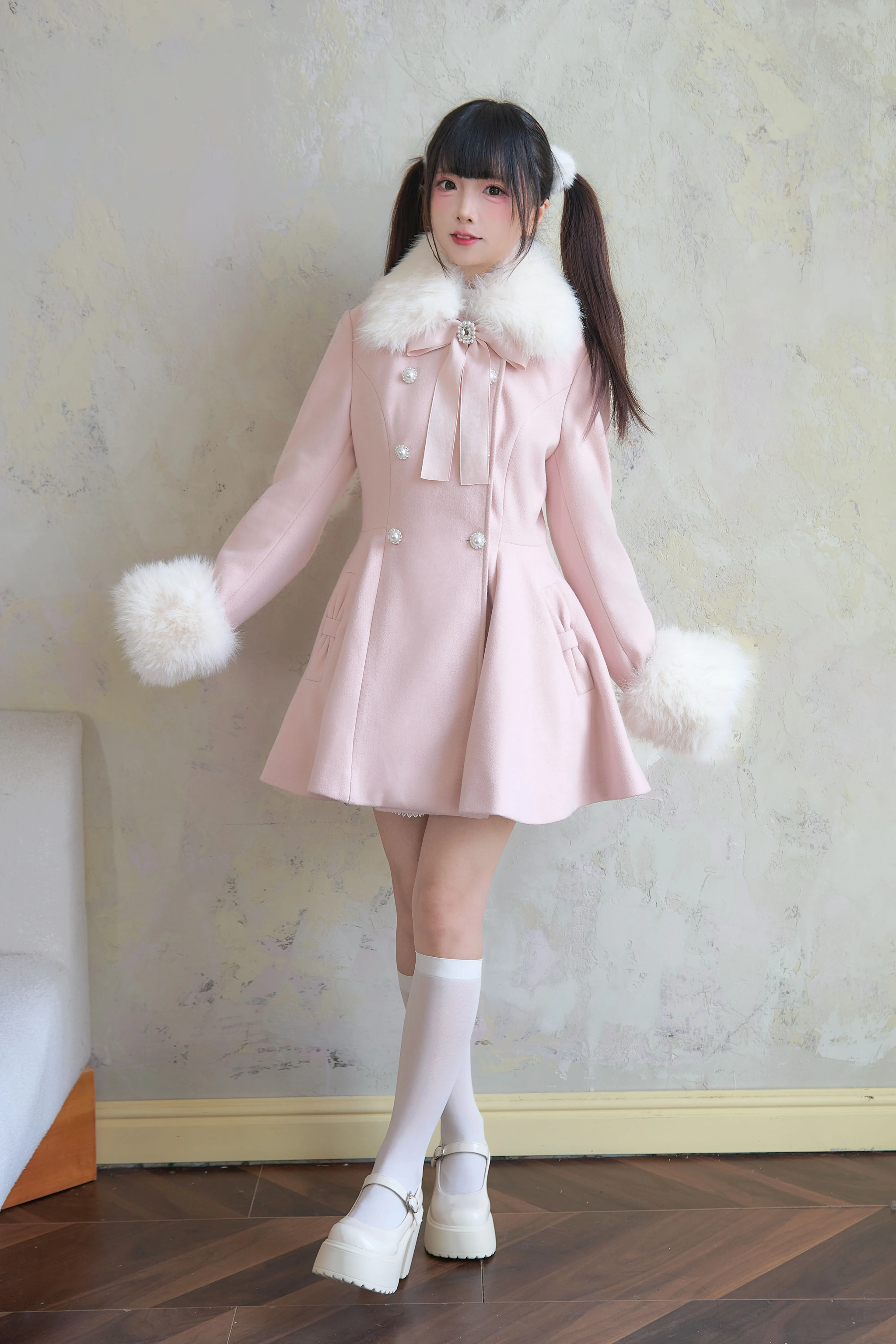 Jirai Kei winter coat size chart and fit guide display showing measurements for S and Free sizes in centimeters and inches