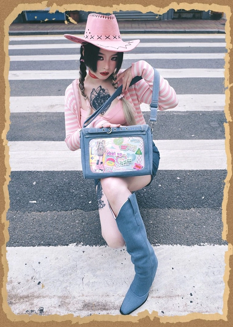 Denim itabag crossbody bag showing adjustable shoulder strap length customization from 70cm to 135cm, demonstration of crossbody and shoulder wear configurations