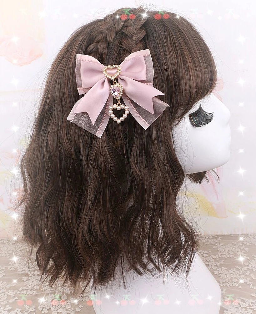 Double-layer dusty pink bow hair clip with heart crystal charm on dark brown wavy wig - Jirai Kei styling example