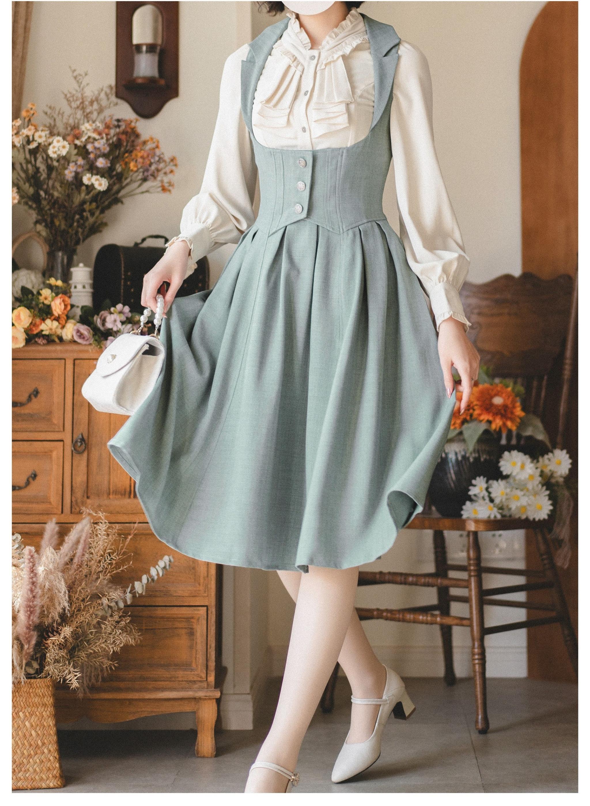 Vintage Lolita corset dress pleated skirt detail functional pockets tailored fit classic style