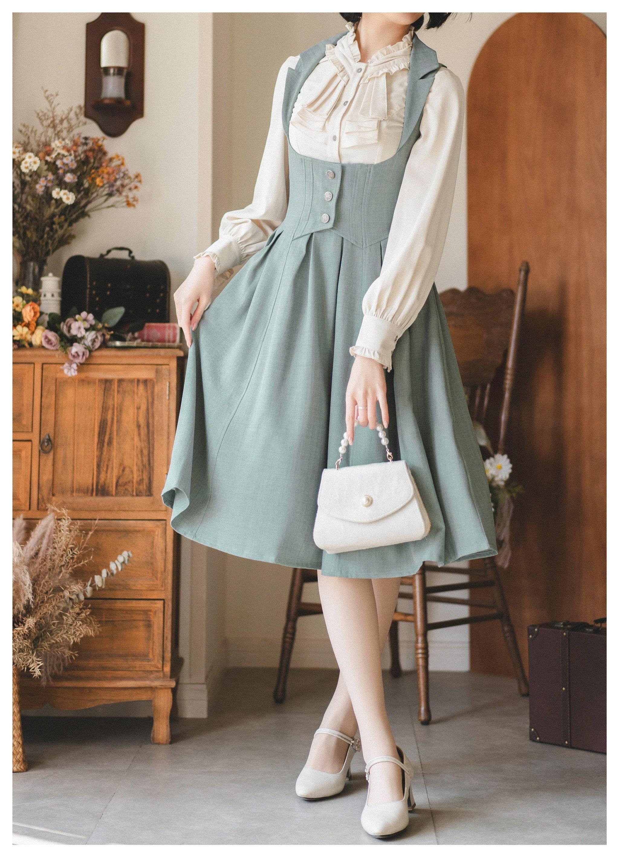 Classic Lolita dress corset lacing back detail authentic vintage inspired construction craftsmanship