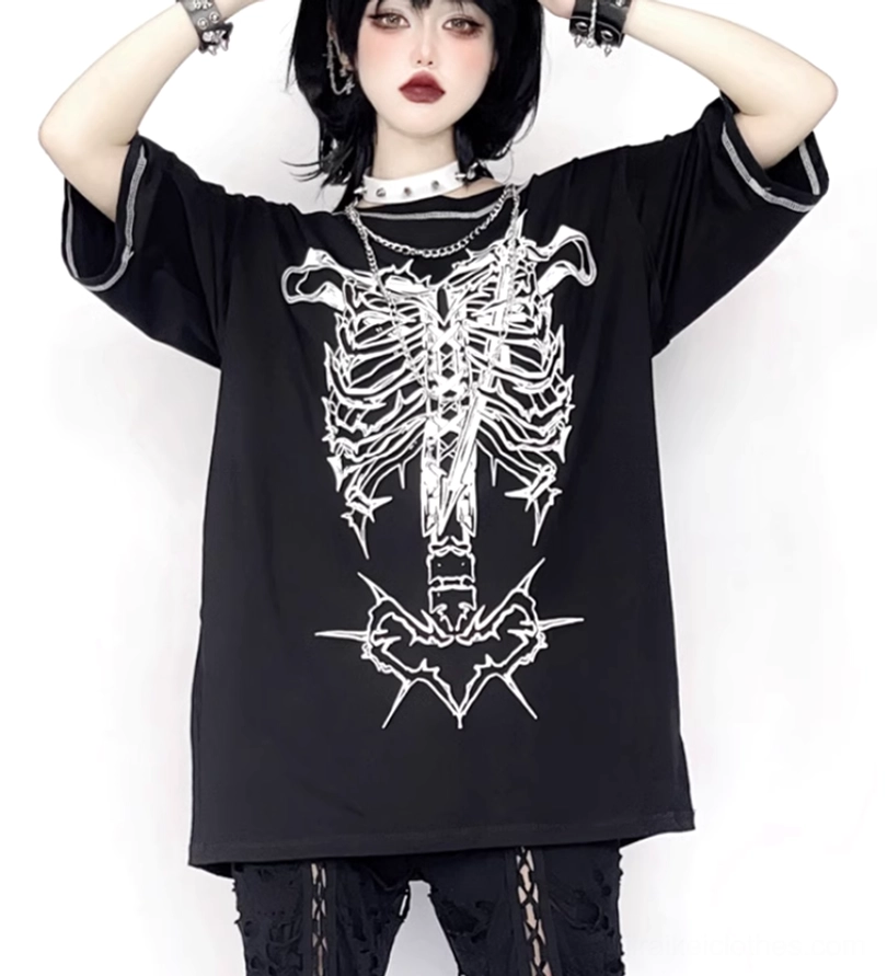 Black oversized gothic T-shirt drop shoulder fit half body view loose comfortable silhouette hands behind head
