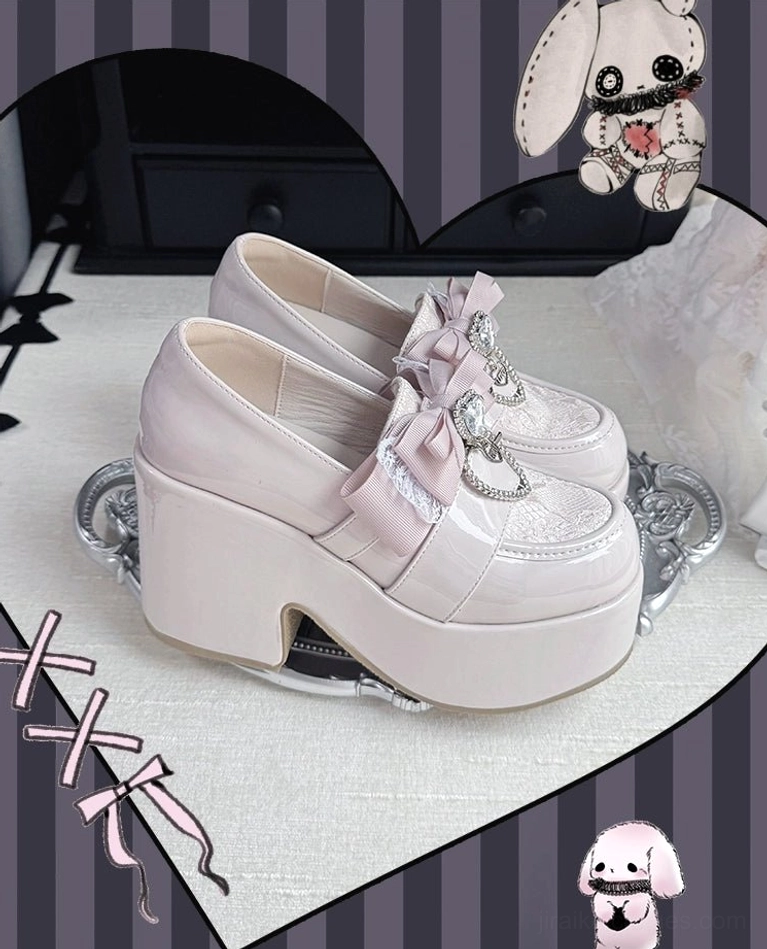 Gray-pink Ryousangata platform loafers on-foot styling with white sheer tights and Jirai Kei aesthetic accessories coordination