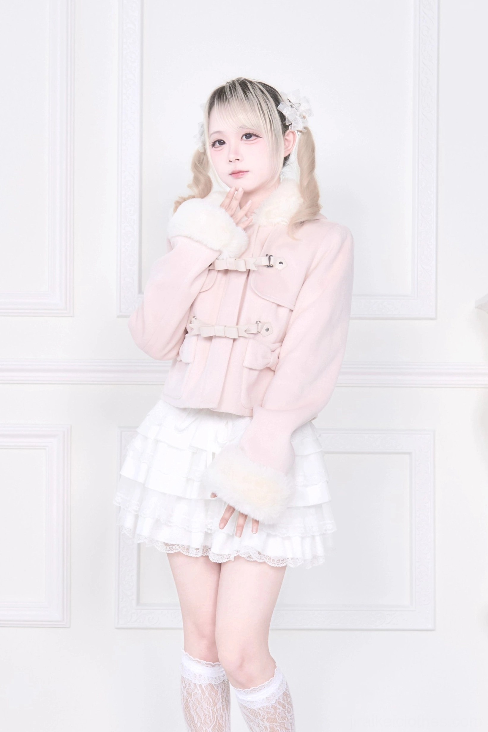 Hooded rousangata cropped coat detachable plush cuffs close-up, showing premium fur texture and attachment mechanism for jirai kei coat customization