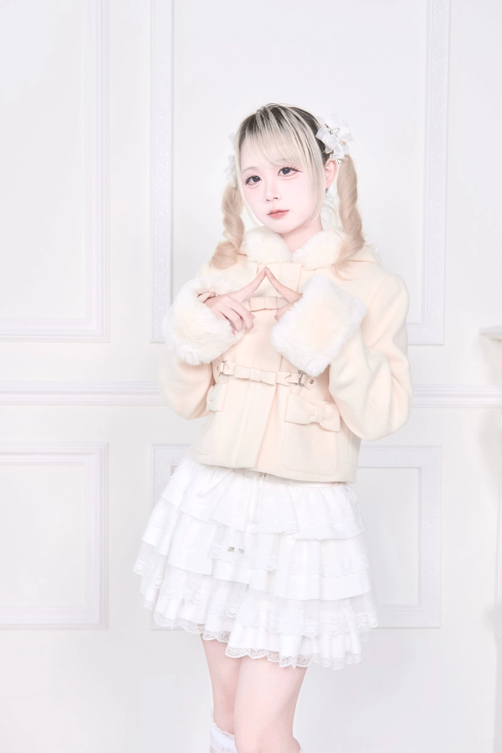 Hooded rousangata coat size comparison laying flat, displaying M and L size differences and measurements of jirai kei coat in various sizes
