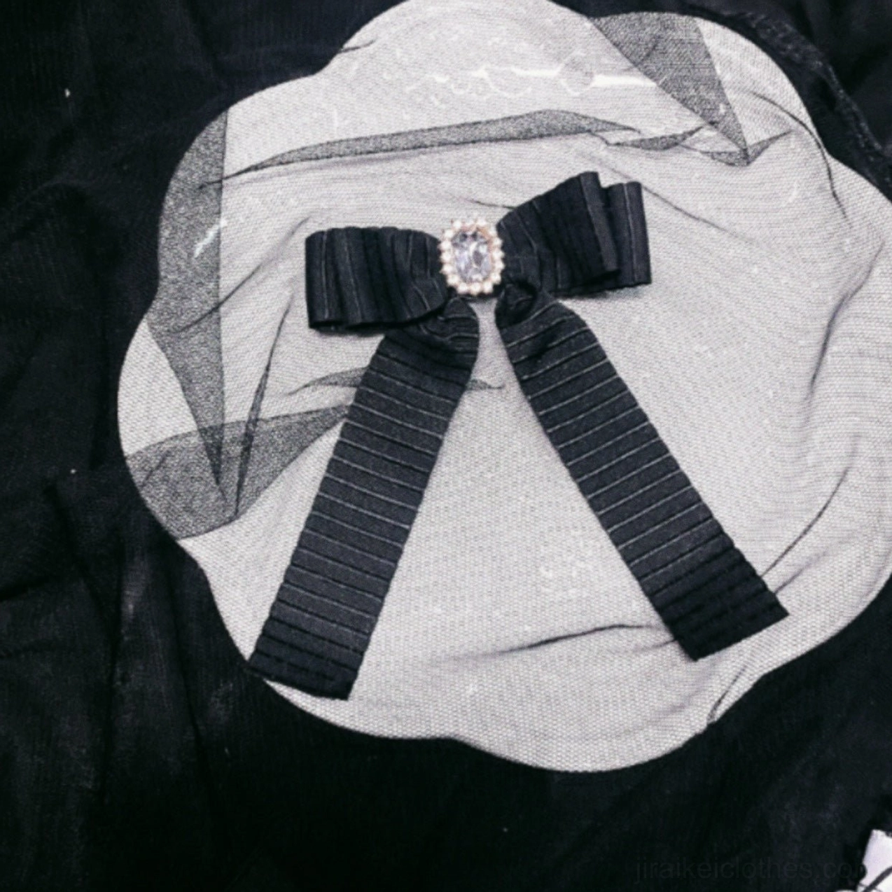 Jirai Kei 10cm striped bow edge clip with pattern-detailed trim and structured bow silhouette for pattern mixing