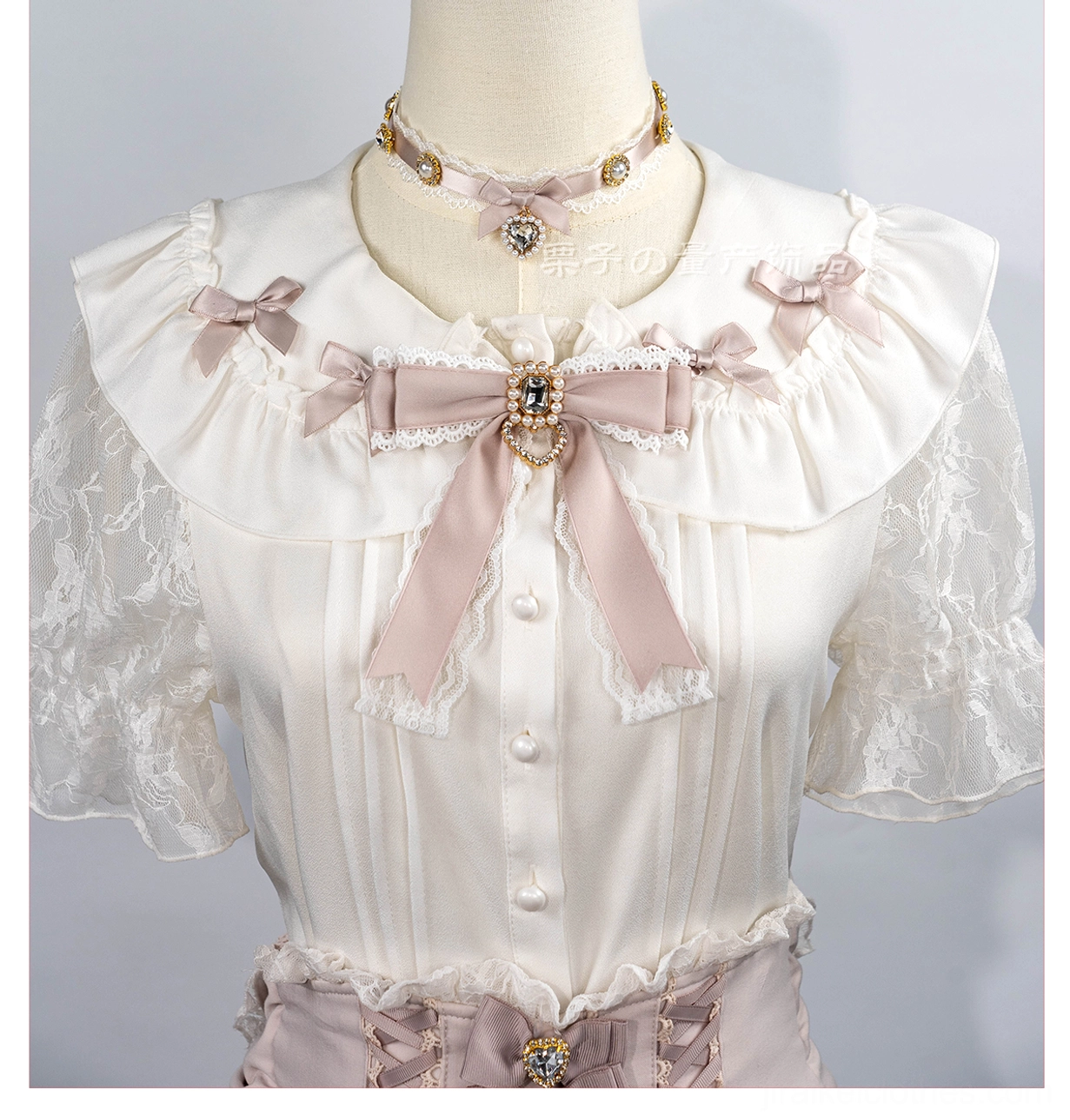 Jirai Kei aesthetic choker necklace showcasing delicate lace work satin bow and heart-shaped rhinestone pendant