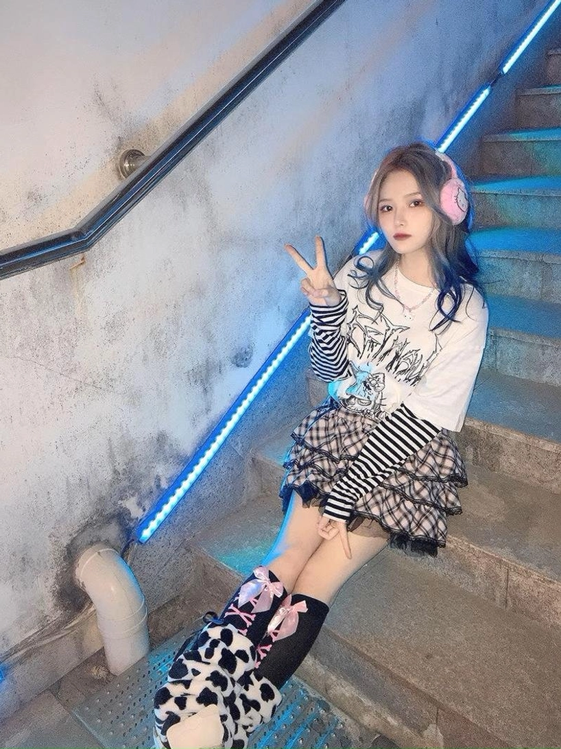 Jirai kei anime graphic long sleeve punk tee false two-piece design texture and print quality detailed view