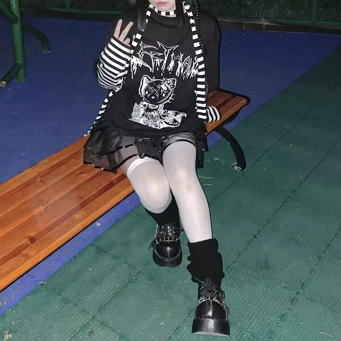 Jirai kei anime character graphic false two-piece long sleeve striped punk tee worn layered styling demonstration