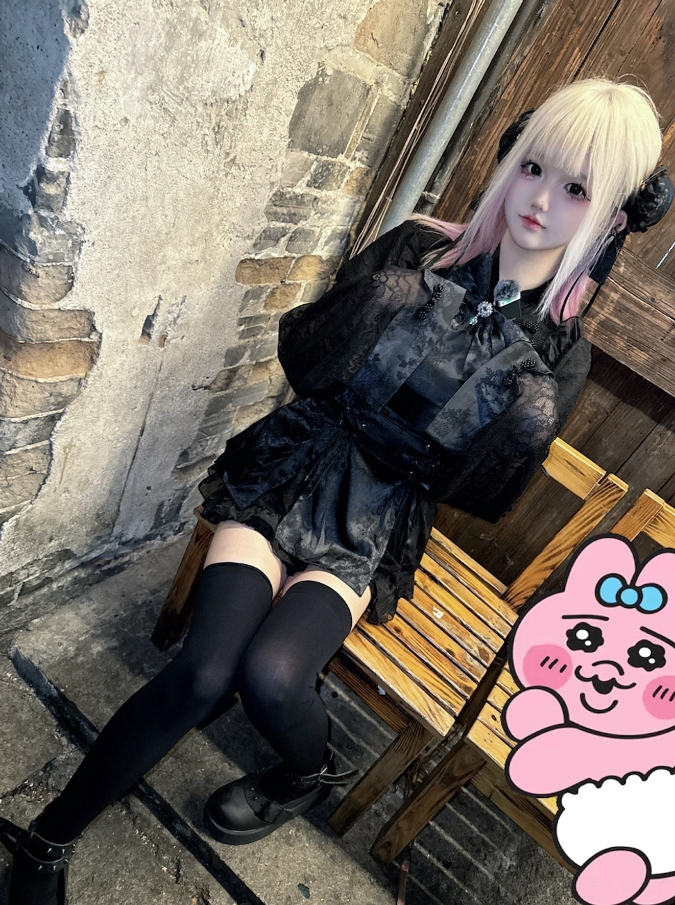 Black Chinese-style Jirai Kei hair accessory with hair bow details worn by model in full-body portrait, coordinated with black Chinese Lolita dress, dark matching aesthetic