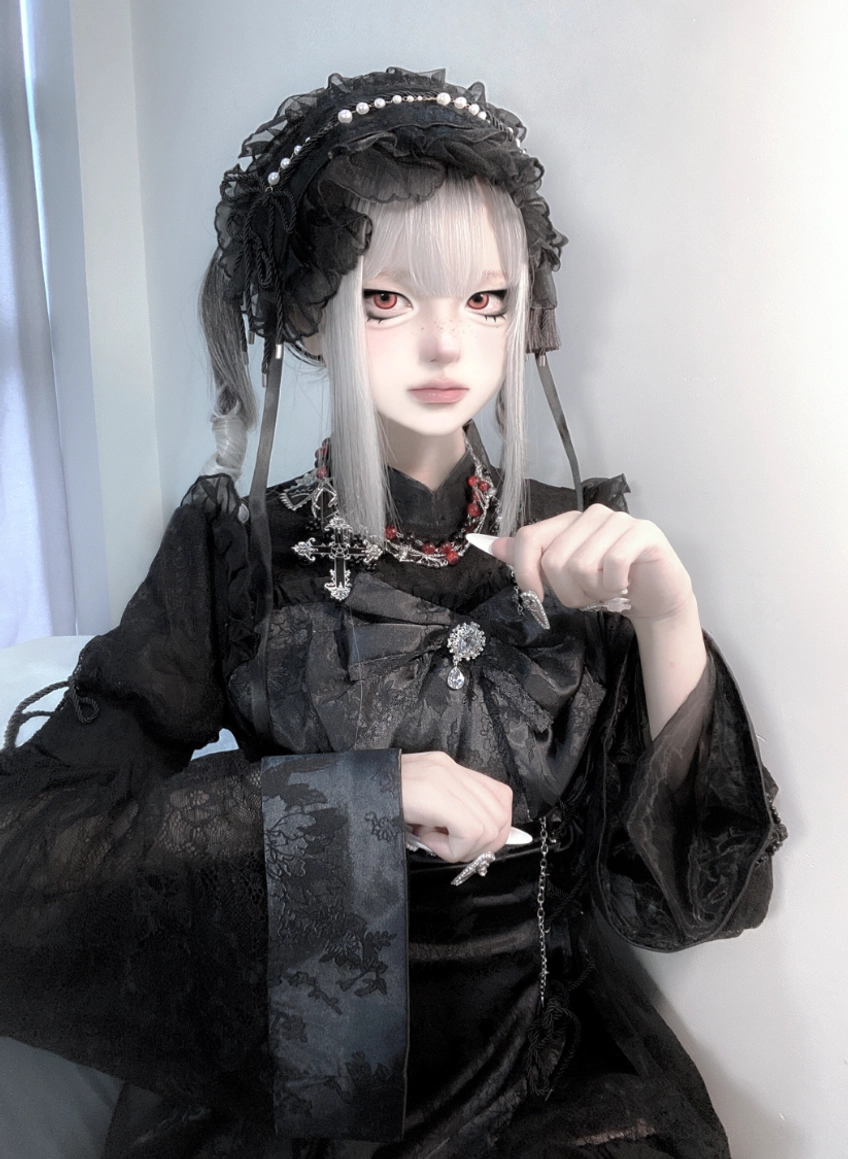Jirai Kei black removable hand sleeves lace arm covers accessory showing detailed construction