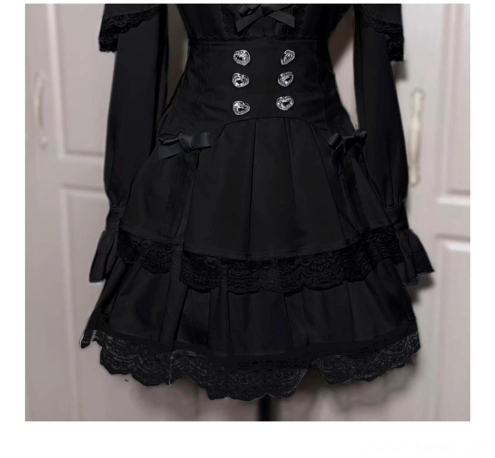Jirai Kei black long-sleeved blouse with drop-shoulder patchwork cutout and gothic aesthetic foundation