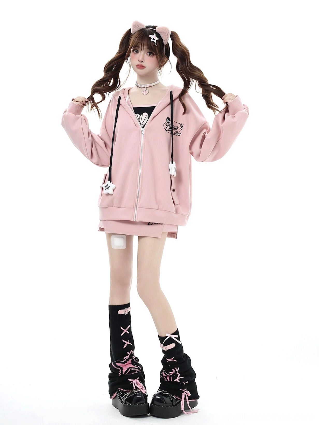 Black Jirai Kei mini skirt length and proportions detail, showcasing mini silhouette design for aesthetic appeal